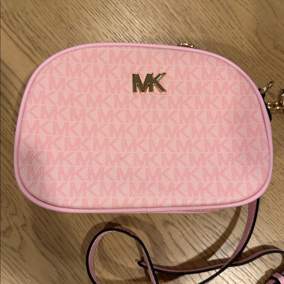 Michael Kors Blush Pink Crossbody with Gold Logo - Picture 2 of 4